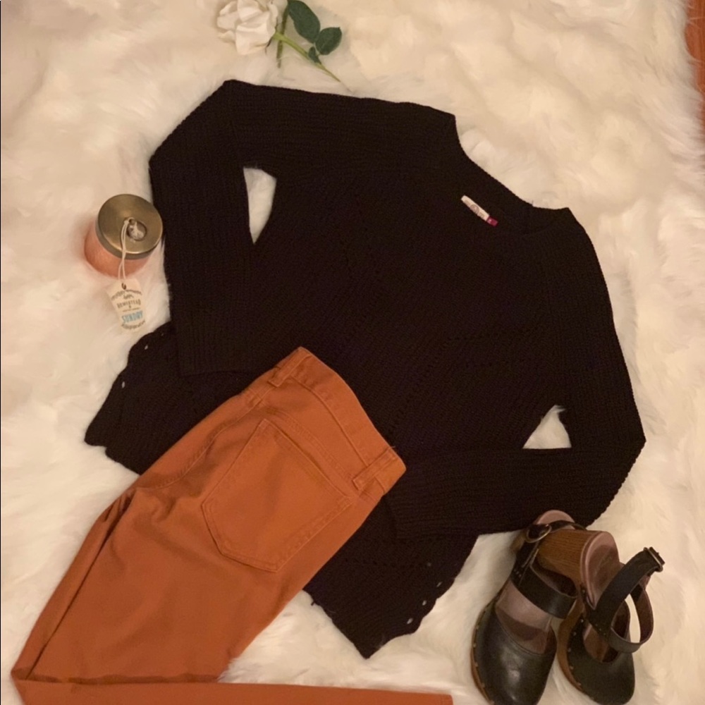 Black SWEATER, slit side, loose knit